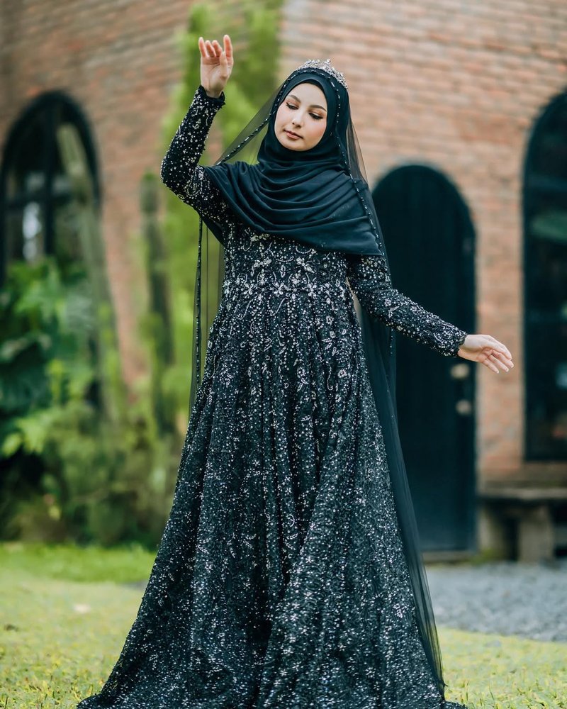Dress Hitam A Line